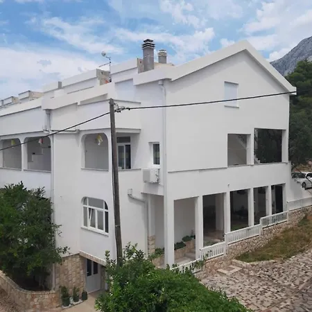 Karlo Apartmán