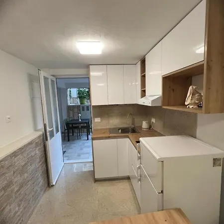 Karlo Apartment *